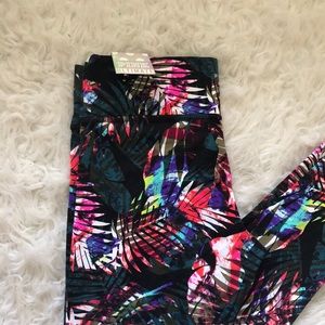 PINK Ultimate Leggings Size Small